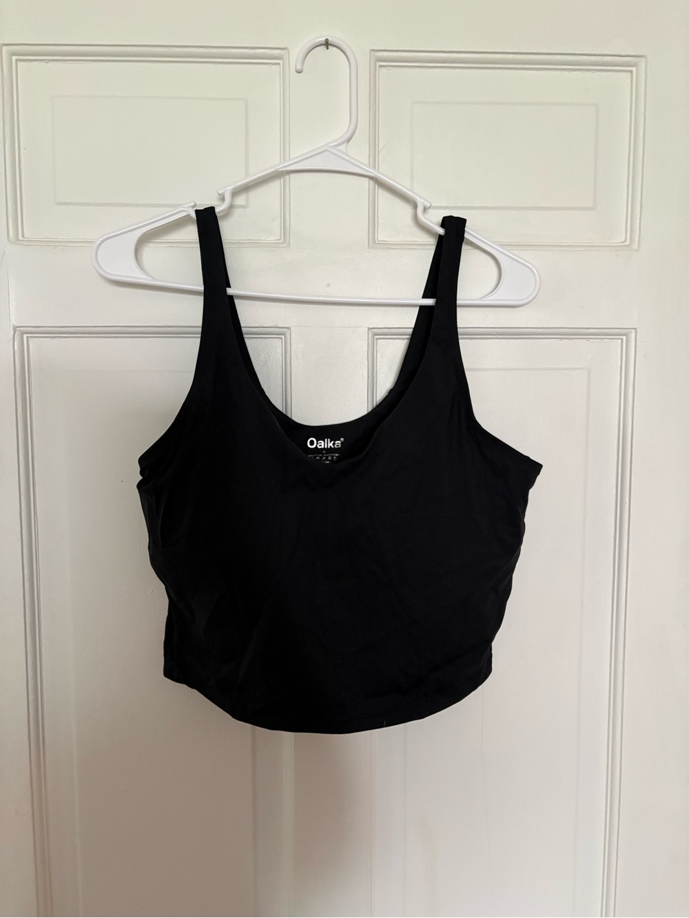 Black Scoop Neck Athletic Crop Tank Top with built in bra